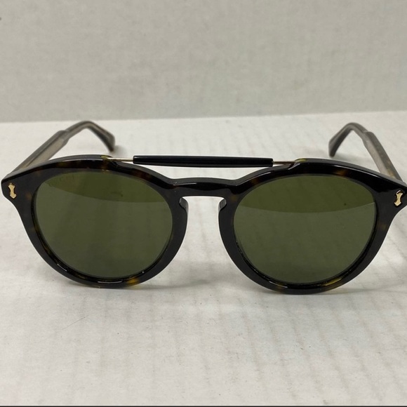 Gucci Sunglasses Round. In Case, great condition!